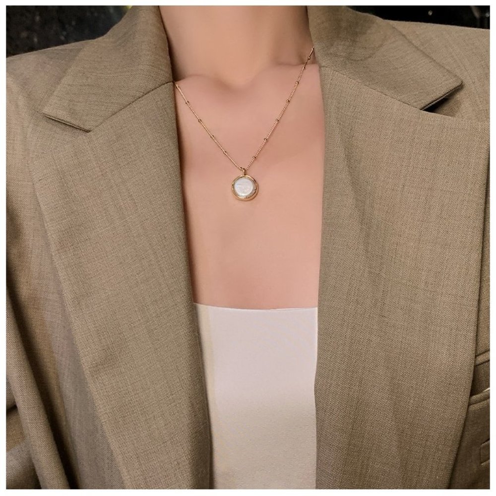 Korean fashion natural pearl pendant short necklace